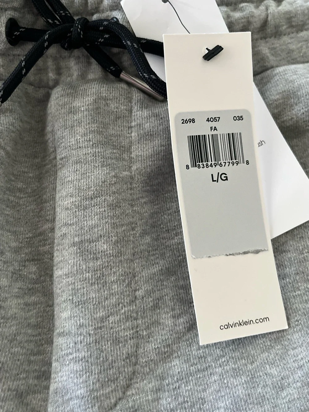 522. NWT MENS CALVIN KLEIN L SHORTS